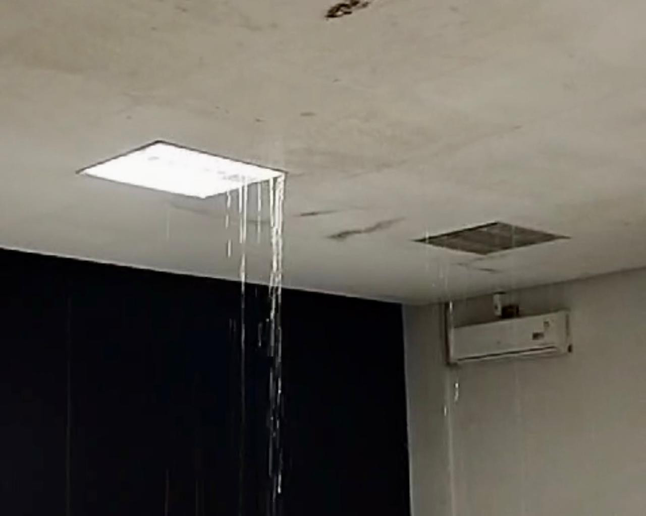 Precariedade coloca em risco prédio da Secretaria Municipal de Educação em Goianésia