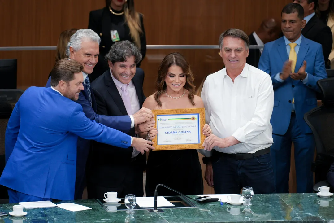  Caiado destaca excelência do trabalho de profissionais de saúde em noite de homenagens