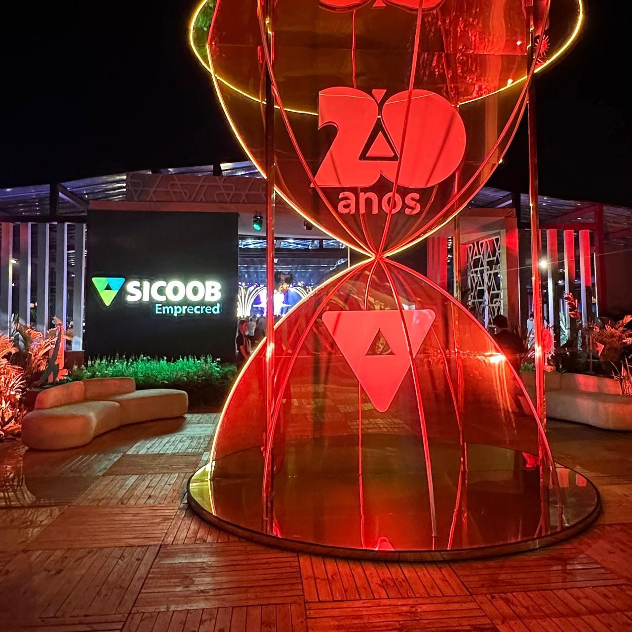 Sicoob Emprecred comemora 20 anos com a melhor festa já realizada em Goianésia