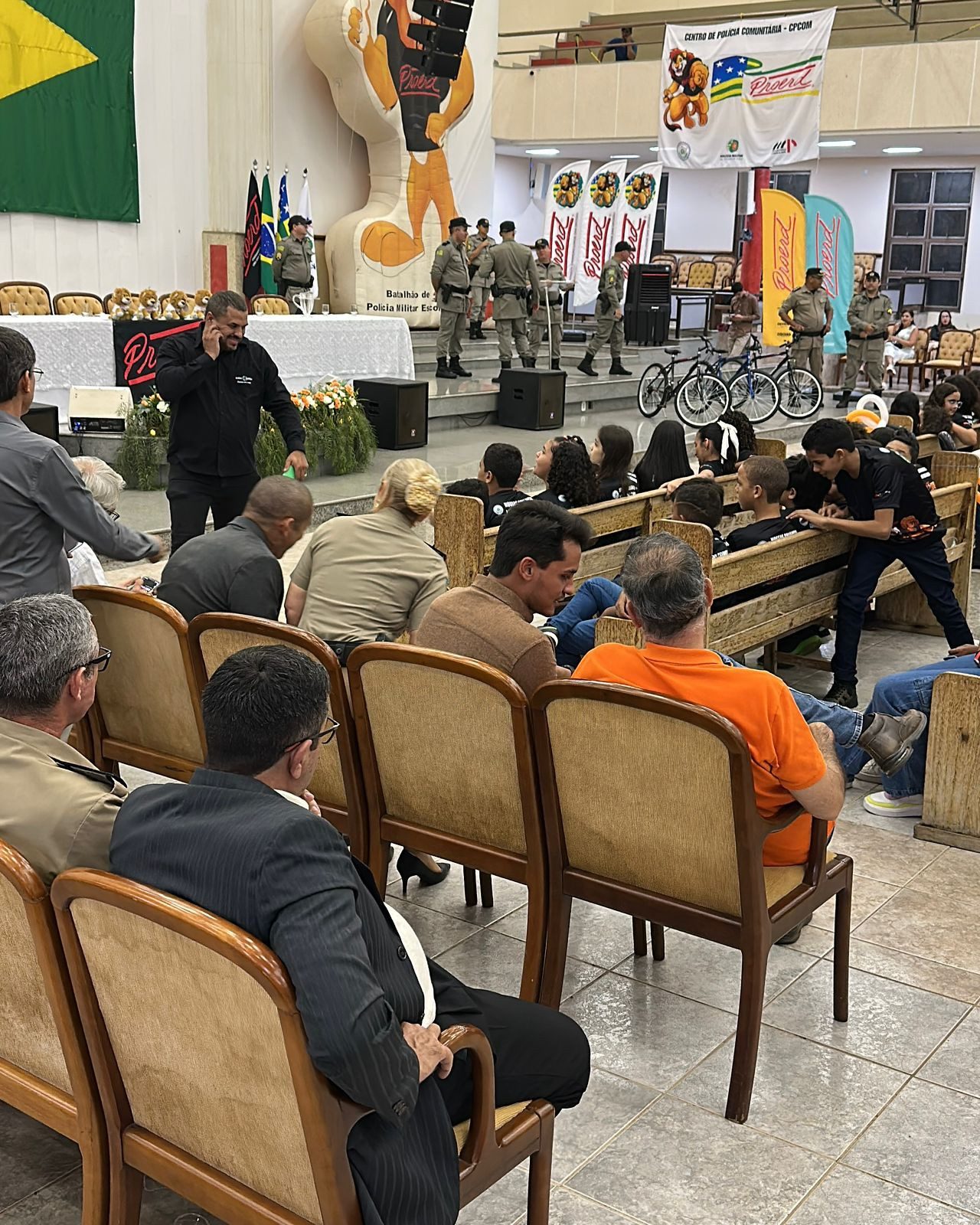 Aproximadamente 500 crianças participam de formatura do Proerd; programa retorna após 12 anos