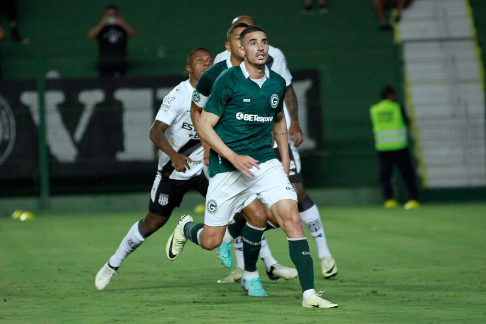 “Jogar com jogador inteligente é mais fácil”, afirmou Thiago Galhardo após vitória por 3 a 0