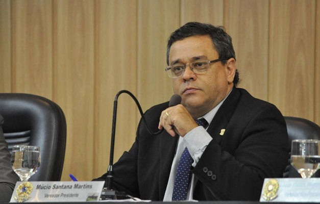 Múcio Santana solicita a reforma da quadra Joaquim Gonzaga Souza, no Residencial Colina Park