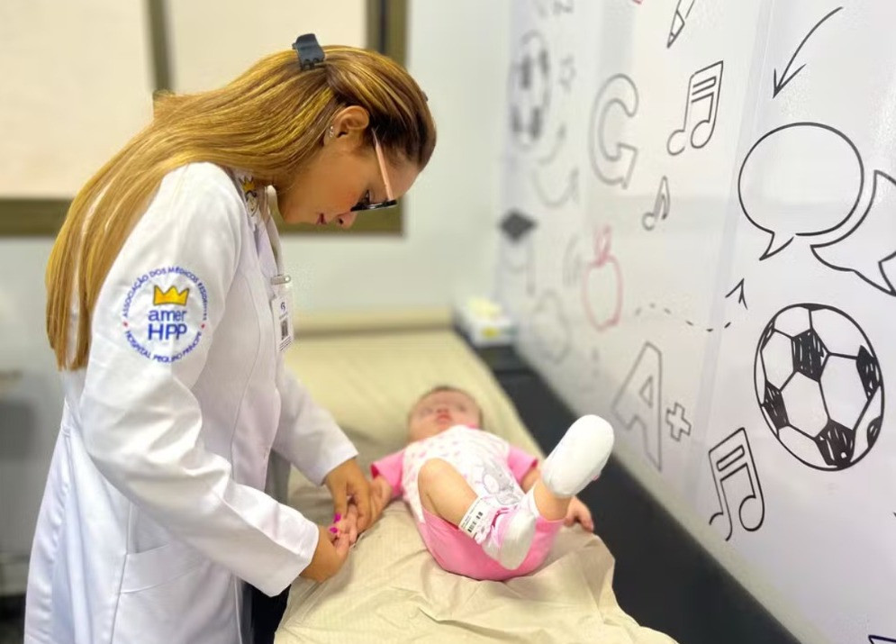 Bebê goianesiense passa por cirurgia inédita em Goiás para tratar síndrome rara