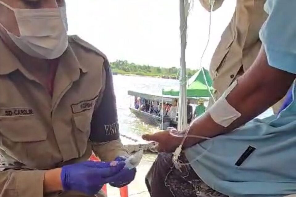 Bombeiros resgatam vendedor de doces que teve reação alérgica após picada de abelha