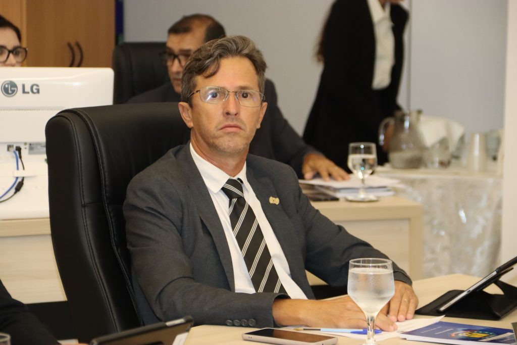 Vereador Ismael solicita aquisição de máquina cortadora de asfalto para Goianésia