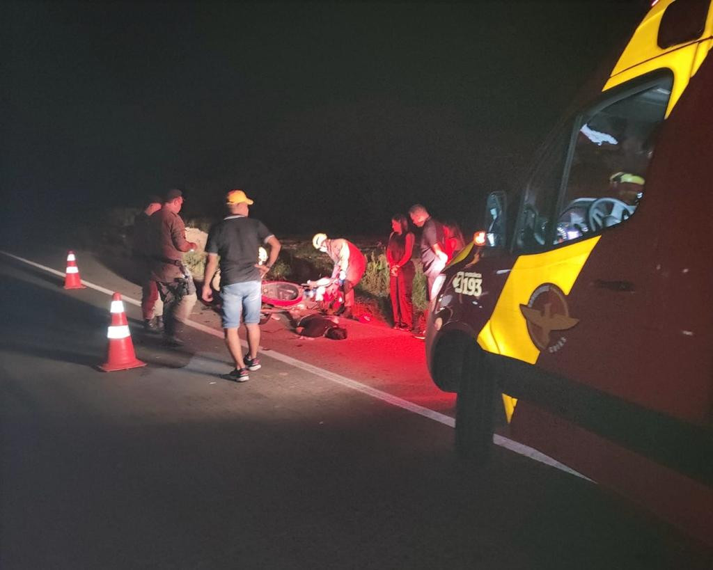 Duas pessoas ficam gravemente feridas em acidente de moto próximo a Goianésia