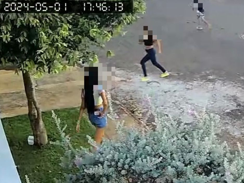Jovens chutam portões no residencial Ipê e moradores desabafam: “não aguento mais”
