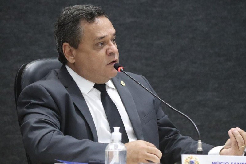 Vereador Múcio Santana solicita reforma de quadra de esportes da praça Bairro Vila Nova Aurora