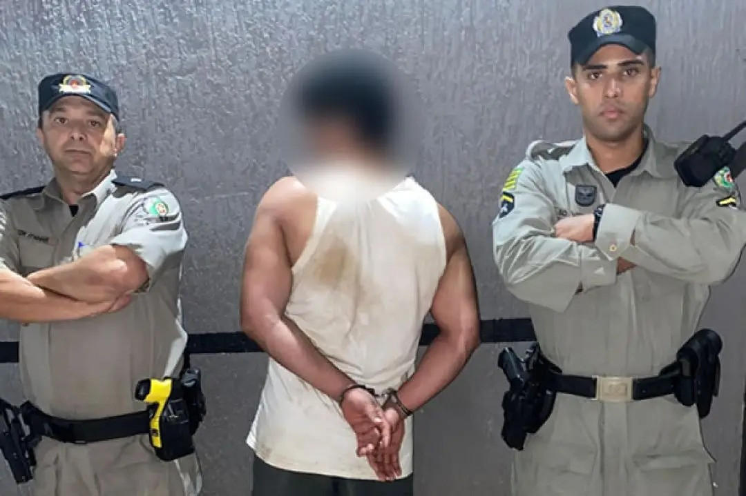 Três pessoas são feitas reféns por homem que invadiu igreja católica em Goianésia