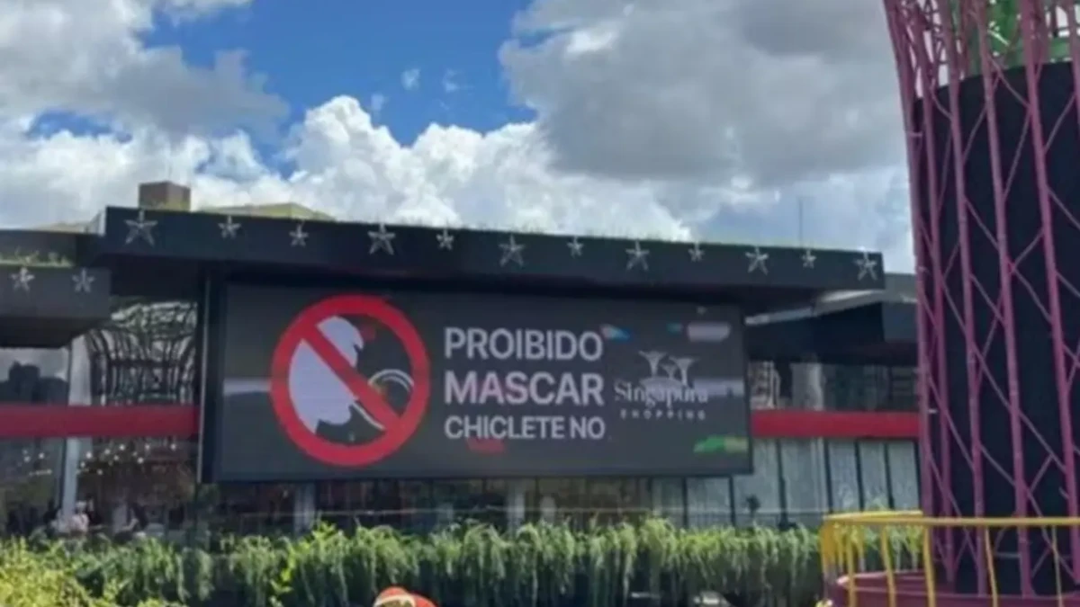 Shopping em Goiás proíbe clientes de mascar chiclete: “Cultura de Singapura”