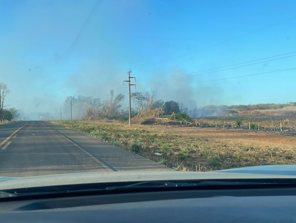 Moradores voltam a reclamar de fogo e fumaça tóxica no aterro sanitário de Goianésia