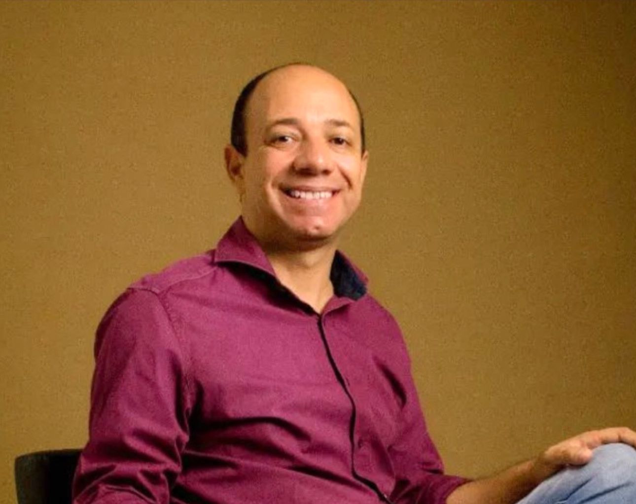 Escritor goianesiense Anderson Alcântara, vence concurso em primeiro lugar e recebe bolsa para publicação literária