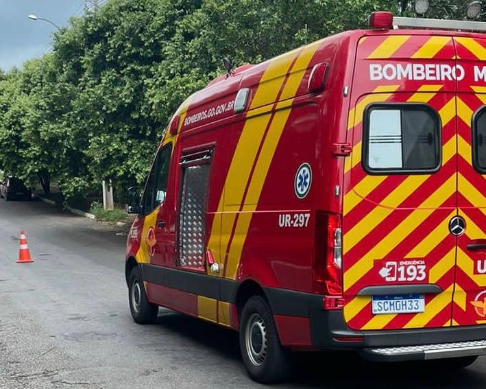 Acidente de trânsito na Avenida Goiás envolvendo motos deixa duas pessoas feridas