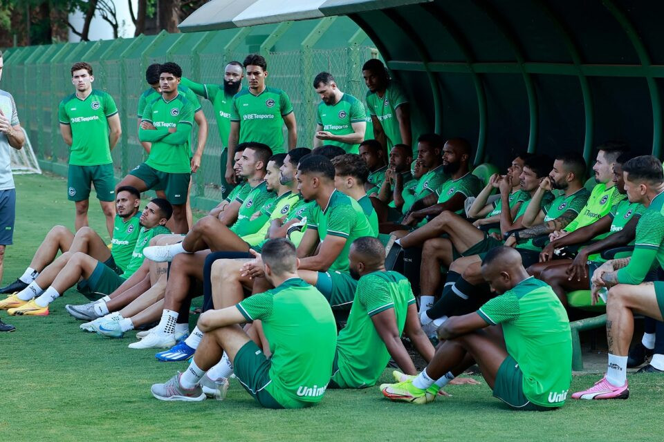 Meia cumpre suspensão e Mancini terá que fazer pelo menos uma mudança para o clássico