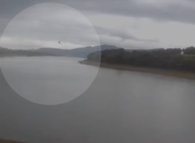 Helicóptero cai na água em Capitólio, Minas Gerais com quatro ocupantes dentro
