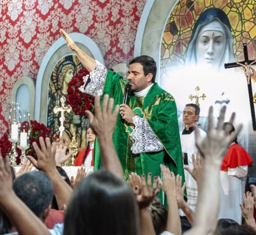 Padre Gilson celebra nesta sexta a sua última Missa das Rosas em Santa Rita do Novo Destino