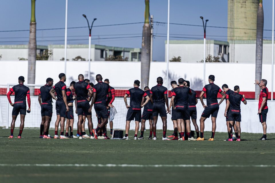 Sem vencer há 8 jogos no Brasileirão, Atlético Goianiense visita o Fortaleza no Castelão