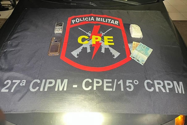 Policiais do CPE prendem traficante com porção de cocaína e balança de precisão