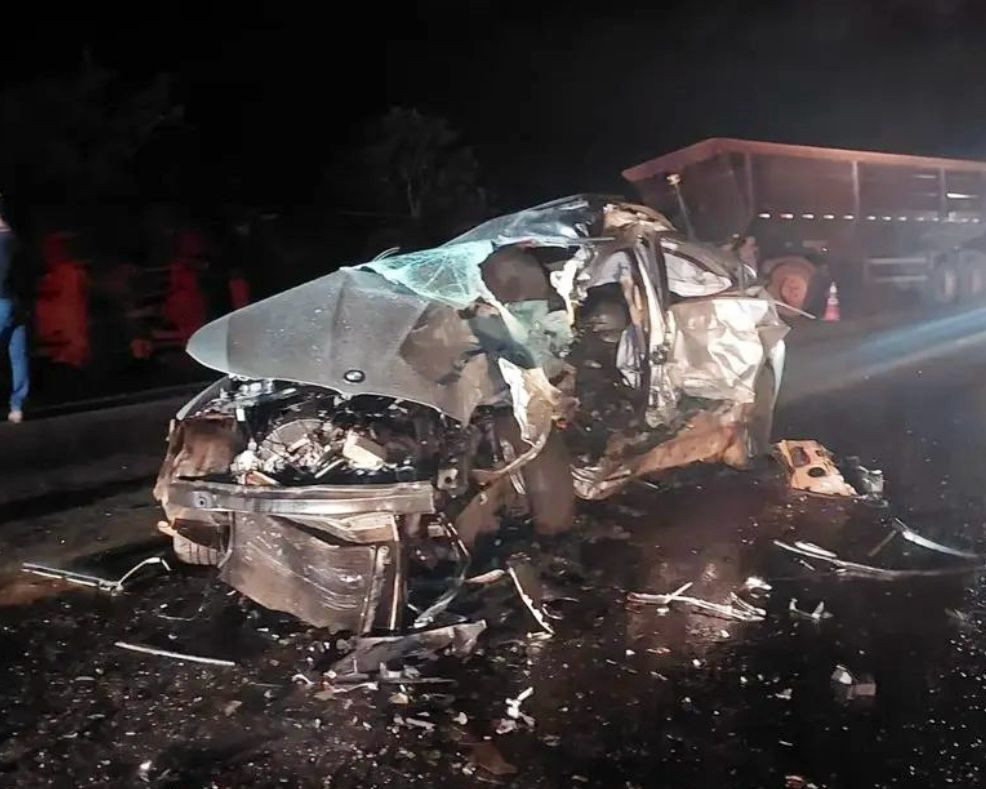 Em Silvânia, motorista morre na hora e filho de 14 anos fica ferido em acidente na GO-010