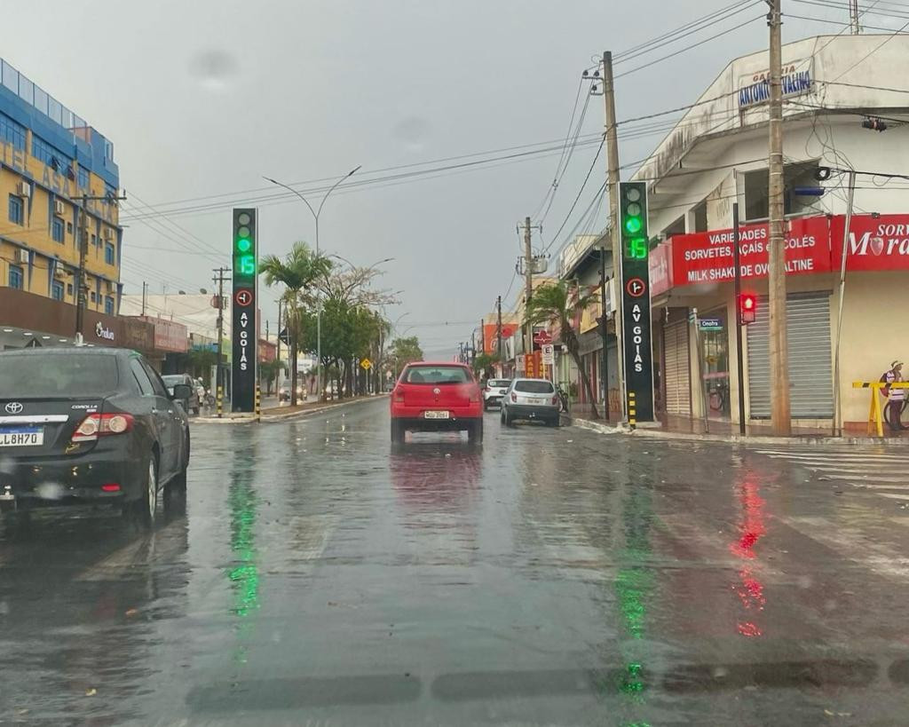 Frente fria pode gerar pancadas de chuva e diminuir temperaturas em Goiás diz Cimehgo