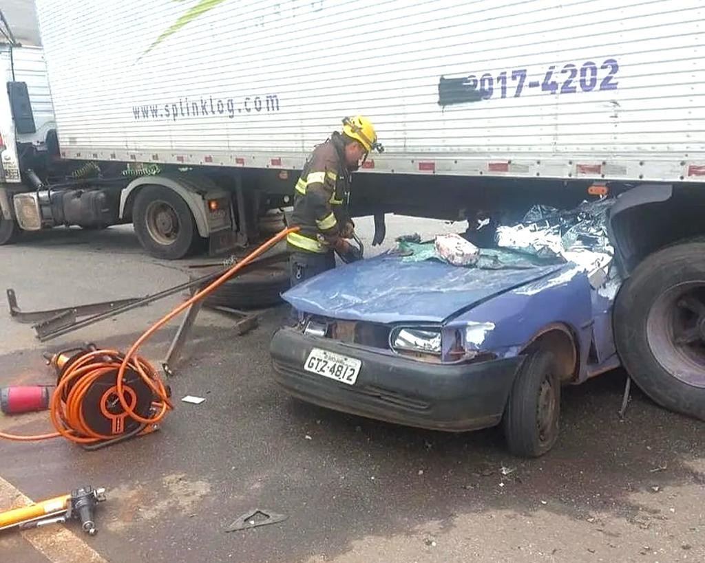 Mulher morre em acidente na GO-222 próximo a rotatória que liga Nerópolis á Anápolis