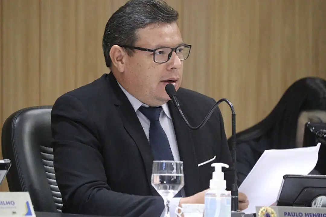 Crise na limpeza pública: vereadores denunciam falta de limpeza em praça pública