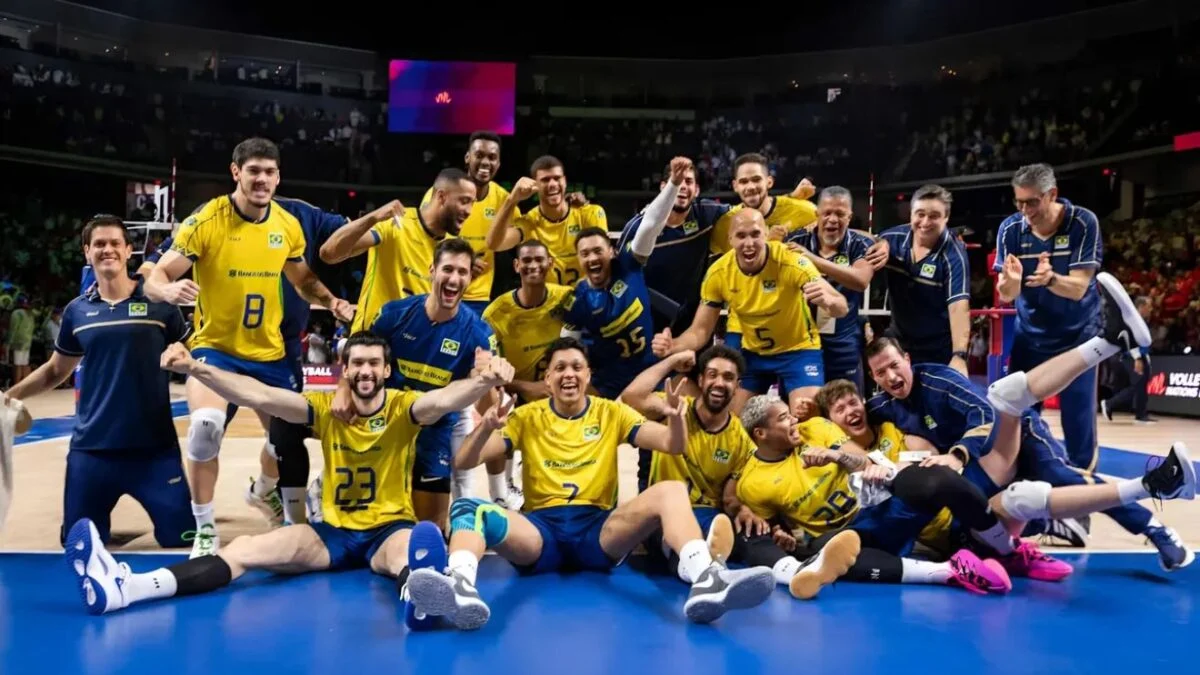 Brasil vence os quatro jogos da semana e assume liderança da VNL