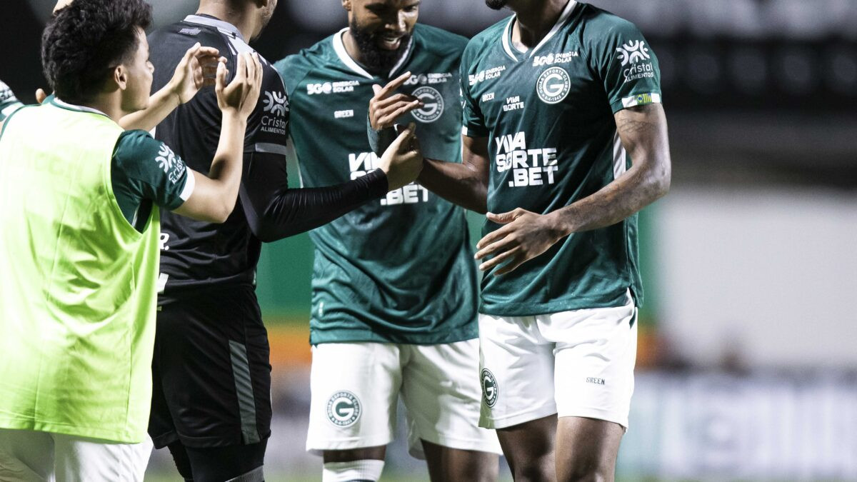 Goiás vence Inhumas em partida atrasada do Goianão 2025