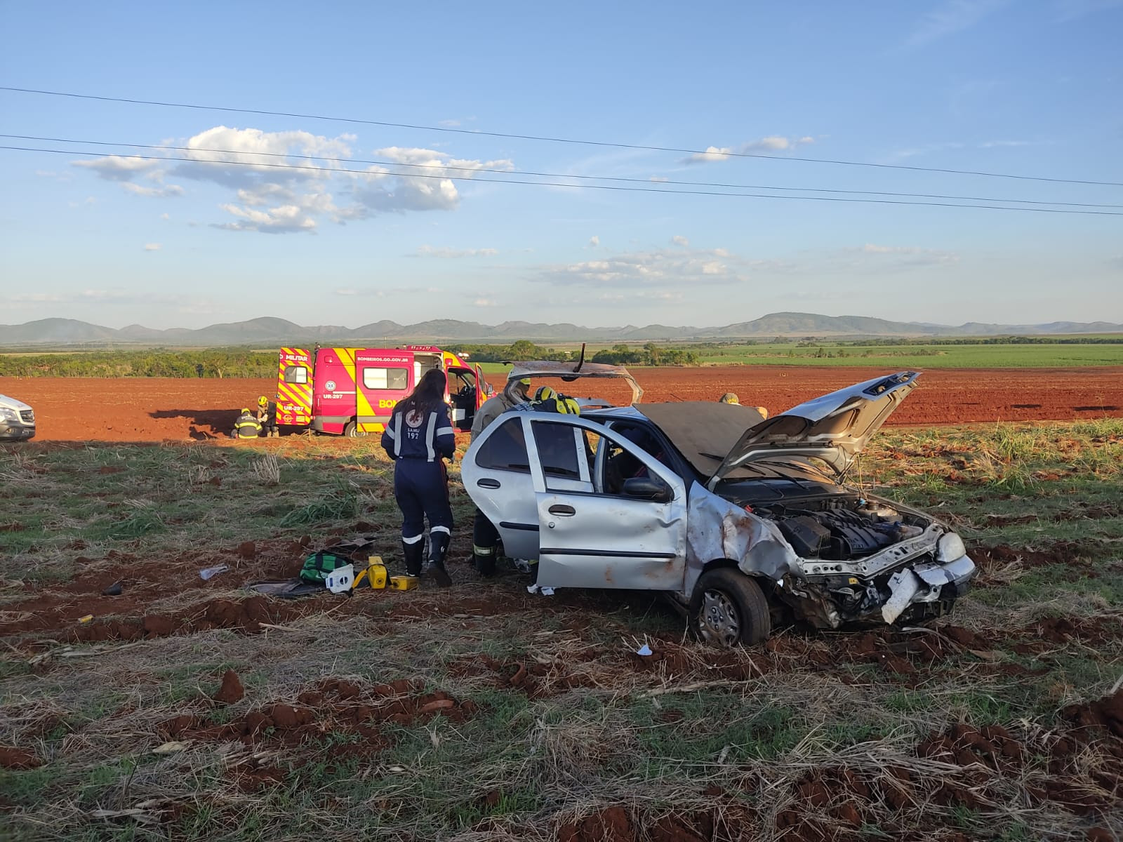 Três pessoas firam feridas em capotamento de veículo na GO-080 entre as cidades de Goianésia e Barro Alto