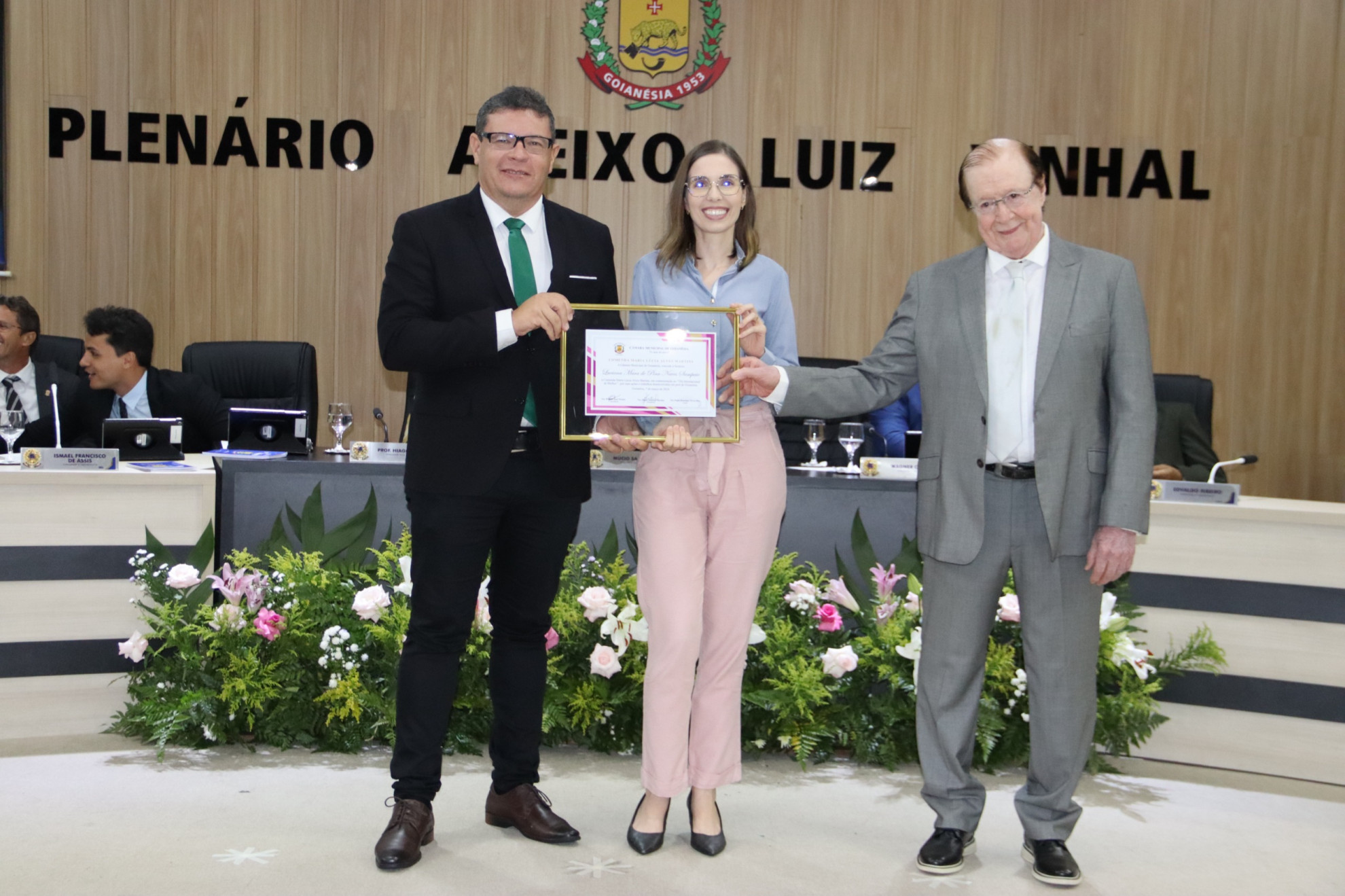 Câmara Municipal de Goianésia homenageia Luciana Naves com honraria pelo Dia da Mulher