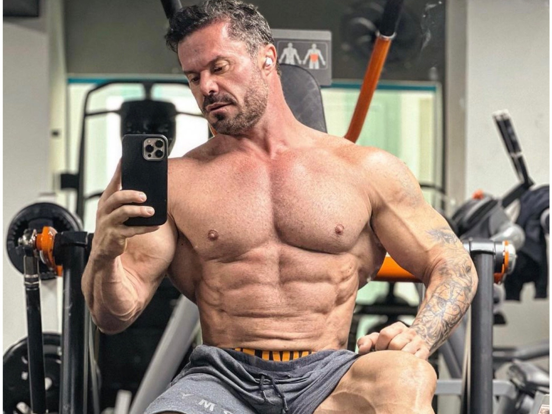 Influencer Renato Cariani é alvo de operação da Polícia Federal contra produção de drogas