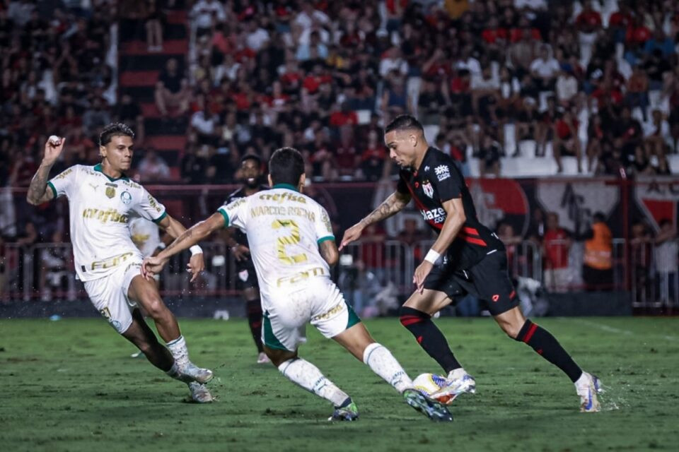 Em casa, Atlético Goianiense é derrotado pelo Palmeiras e está rebaixado para a Série B