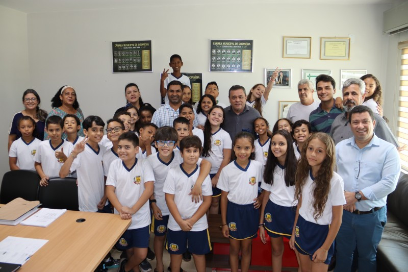 Estudantes da Escola Municipal Professor Gessy visitam a Câmara Municipal de Goianésia