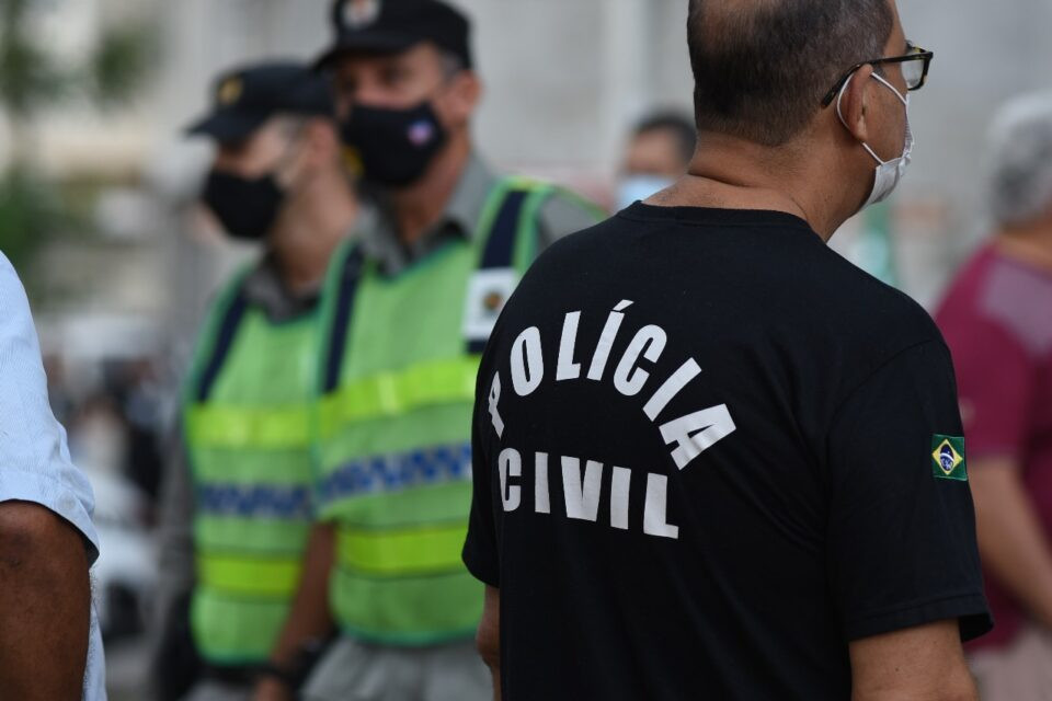Morte de civis em ações da PM devem ser comunicadas à PC e armas devem ser entregues