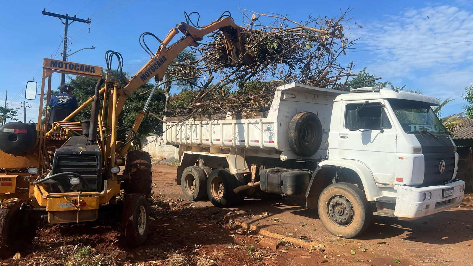 Prefeitura de Goianésia realiza mutirão de limpeza no povoado de Cafelândia