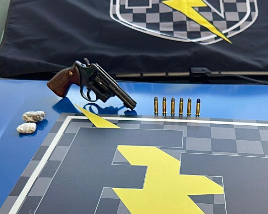 Força Tática e serviço de inteligência prendem homem com arma de fogo e drogas em Goianésia