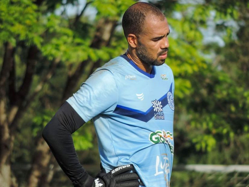 Goleiro do Goianésia rompe o tendão de Aquiles e deve ficar 2 a 3 meses afastado dos gramados