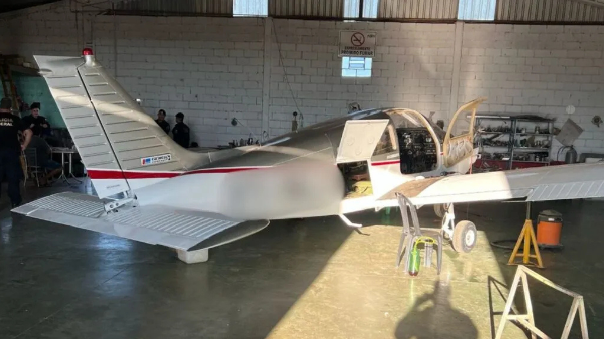 Operação da PF para combater o tráfico de drogas apreende aeronave em Goiás