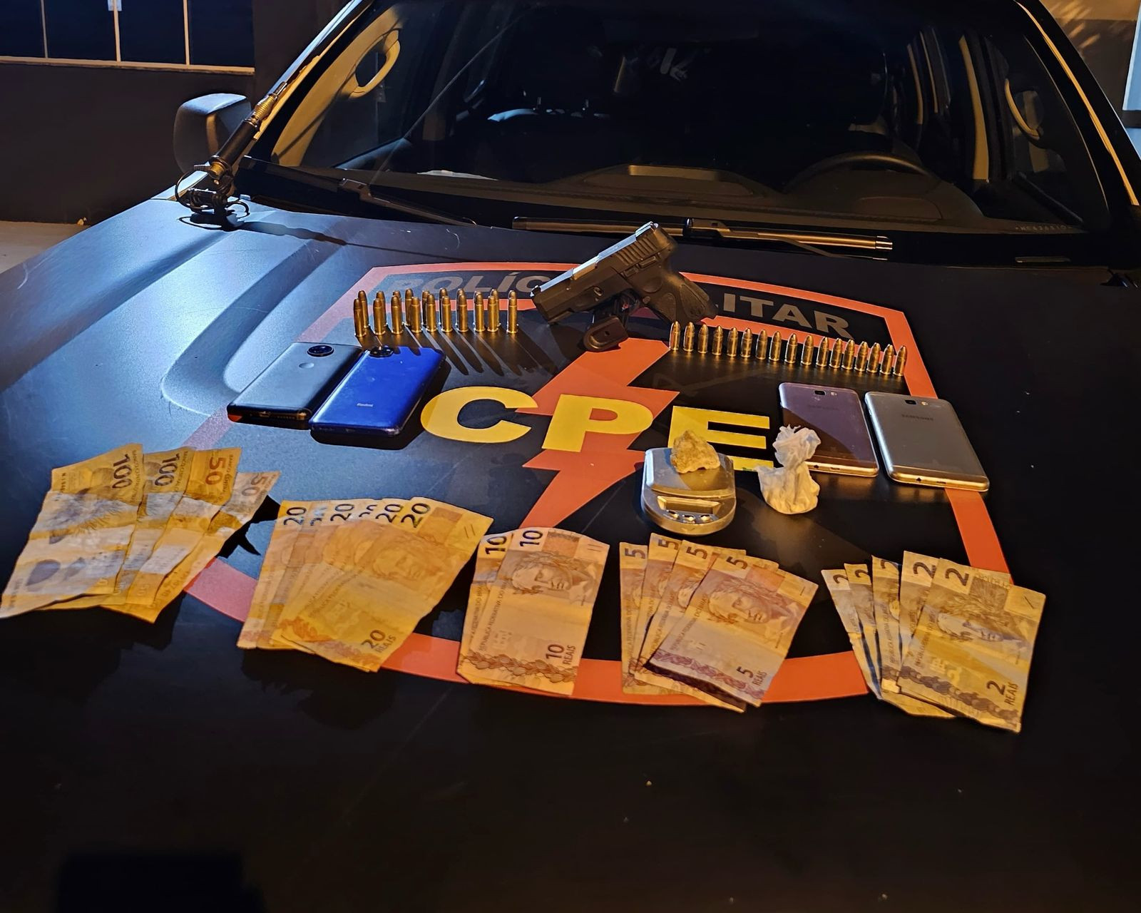 CPE de Goianésia prende traficante de drogas com arma de fogo e entorpecentes