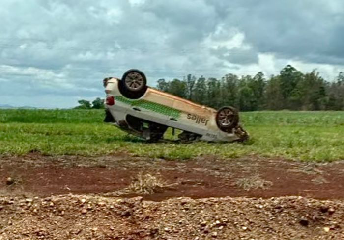 Veículo perde o controle e sai da pista na GO-080; motorista é socorrido e levado para a UPA de Goianésia