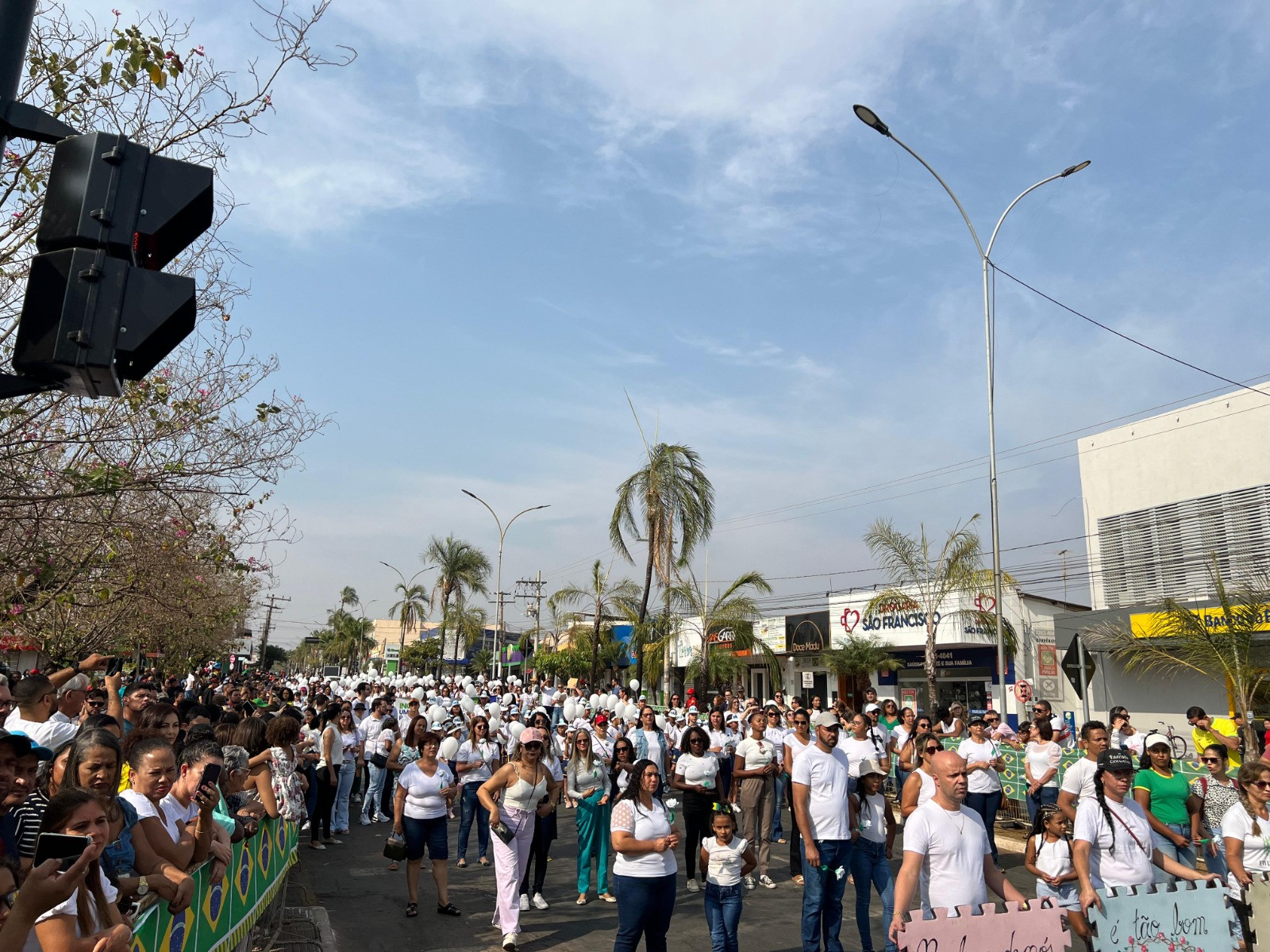 Goianésia celebra feriado de 7 de setembro no centro da cidade com desfile cívico militar
