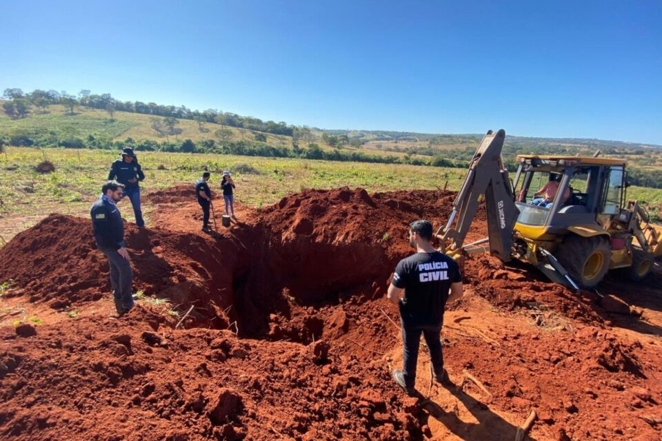 Suspeito de matar jovem em Orizona usou escavadeira para fazer cova profunda