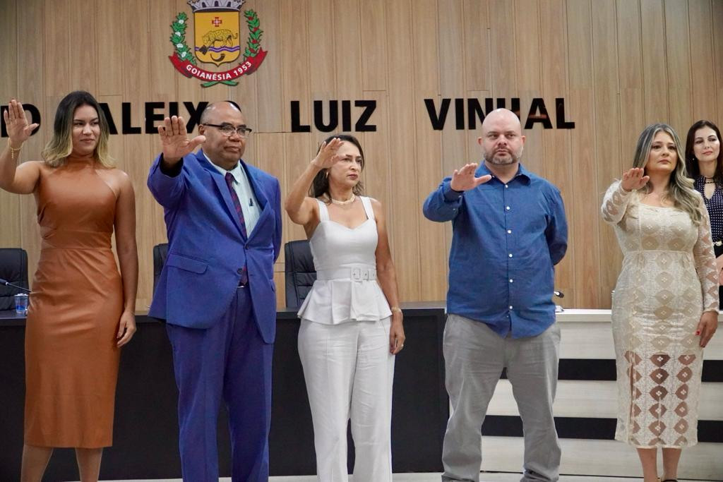 Novos conselheiros tutelares tomam posse em solenidade na Câmara Municipal de Goianésia