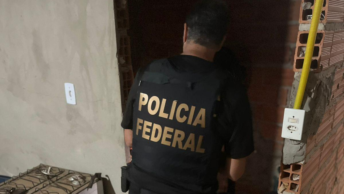 Operação da Polícia Federal cumpre quase 40 mandados judiciais contra o tráfico de drogas em Goiás