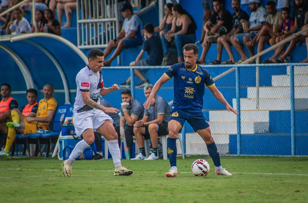 Aparecidense cria mais, mas não sai do zero contra Mixto