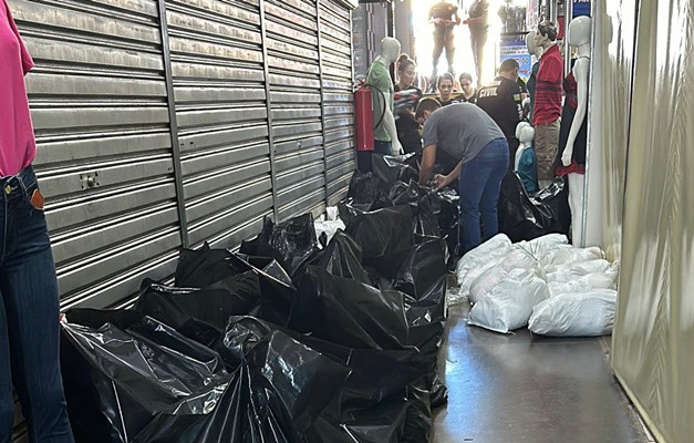 Polícia Civil apreende 10 mil peças de roupas falsificadas em operação em Jaraguá