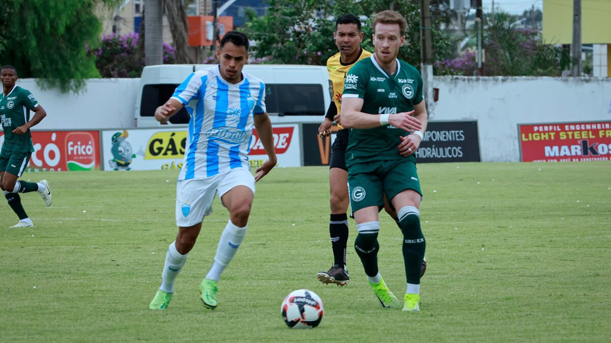 Em Catalão, Goiás e Crac empatam sem gols no jogo de ida das quartas de final do Goianão