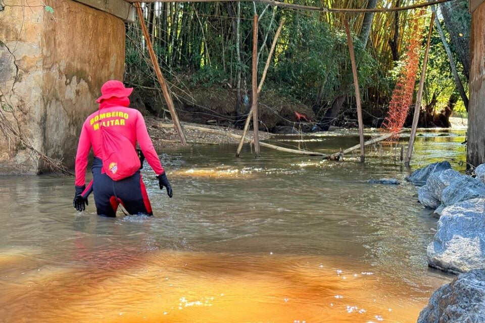 Corpo de Bombeiros continuam as buscas à menina Samylla Vitória em Aparecida de Goiânia