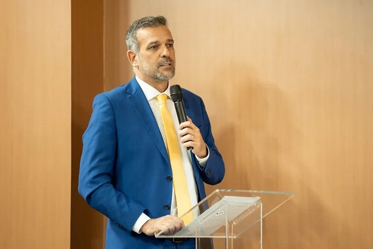 Para conter endividamento da prefeitura, Renato inicia gestão com estrutura reduzida