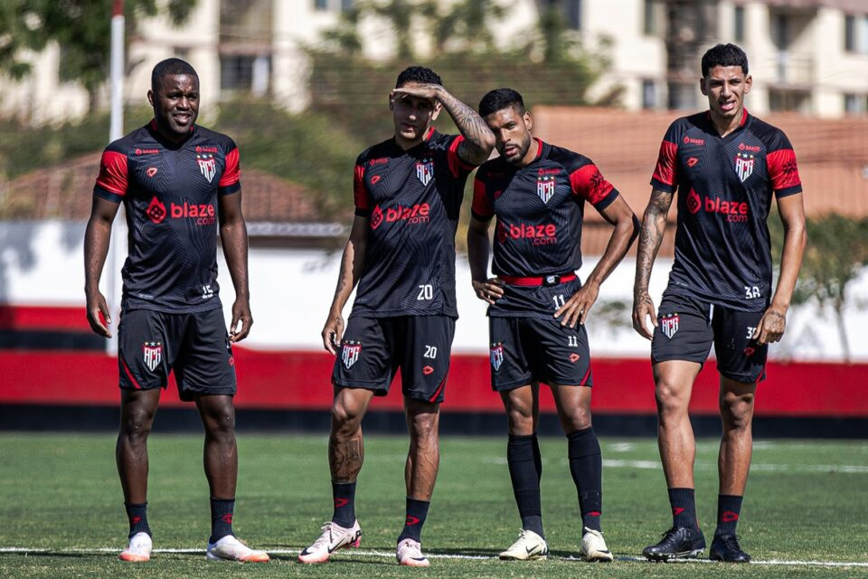 Atlético Goianiense recebe o Vitória no estádio Antônio Accioly em confronto direto contra o Z4